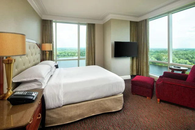 جناح بسرير كينج بإطلالة على البحيرة، Hilton Lac Leamy 2/3