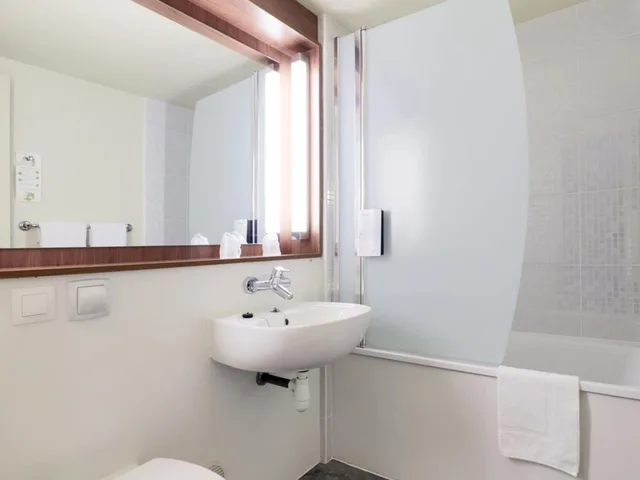 غرفة قياسية بسرير مزدوج، CAMPANILE HENDAYE 4/4