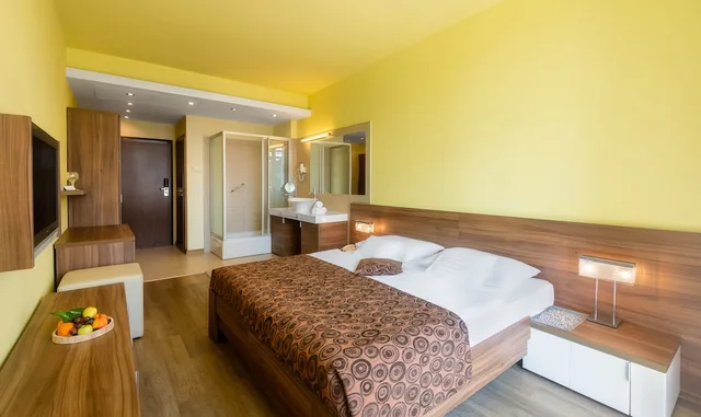 غرفة ثلاثية بسرير مزدوج مع أريكة، Hunguest Hotel Sun Resort 4/6