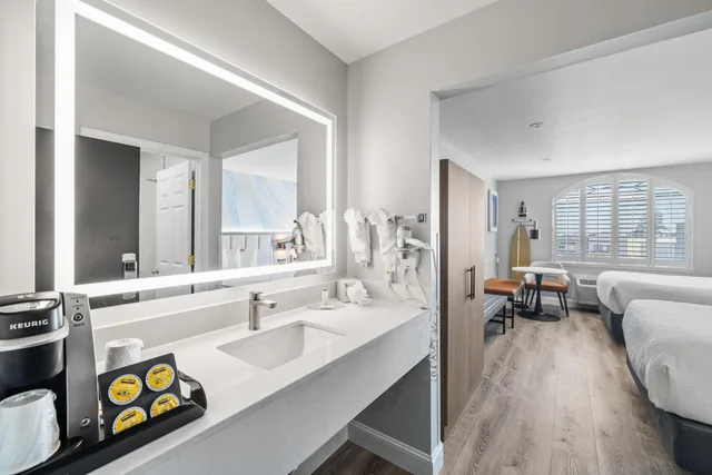 Room, 2 Queen Beds, Hotel Skye San Bruno 9/10