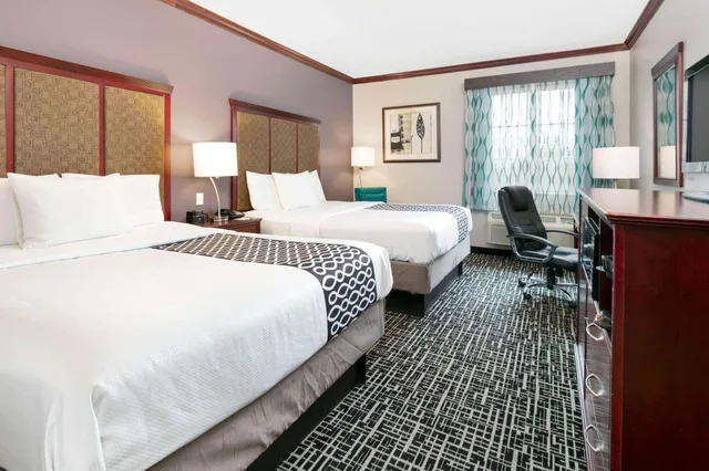 Room, 2 Queen Beds, La Quinta Inn And Suites By Wyndham Lindale 2/6