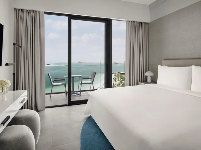 Deluxe, King Bed, Movenpick Resort Al Marjan Island 3/8