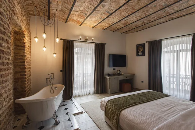 جناح جونيور بحوض استحمام، Mest Hotel 3/5
