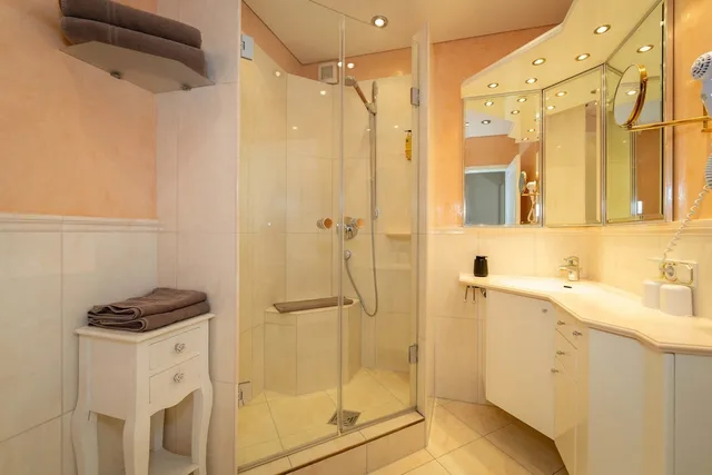 شقة عائلية بسرير كينج مع أريكة، Boutique Hotel Rosengarten 2/2