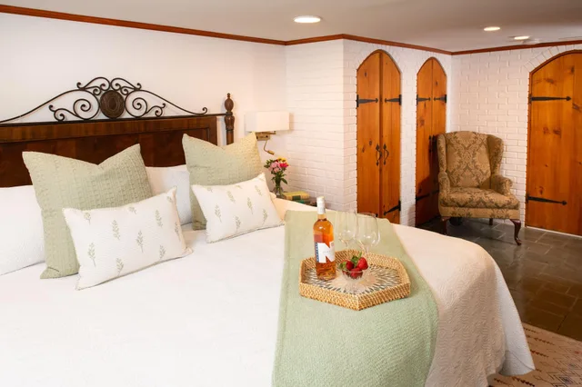 Basement, Apartment, Pet Friendly، Americas Cup Inn 1/1