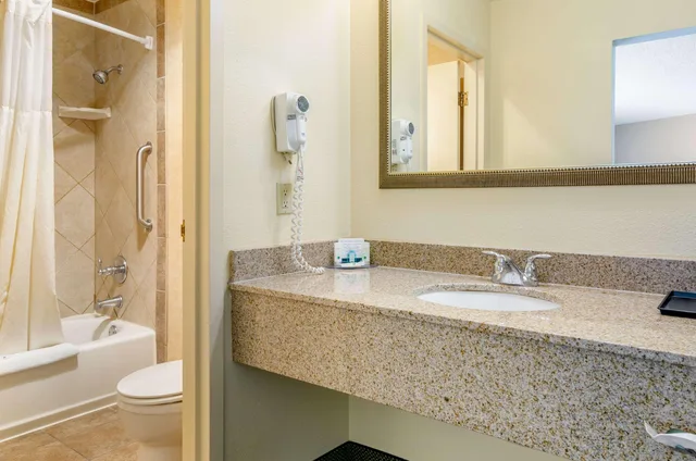 Room, 2 Queen Beds, Falls View، Comfort Suites Idaho Falls 7/9