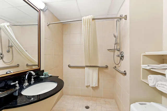 غرفة لذوي الإعاقة، Best Western Riverside Inn 4/5