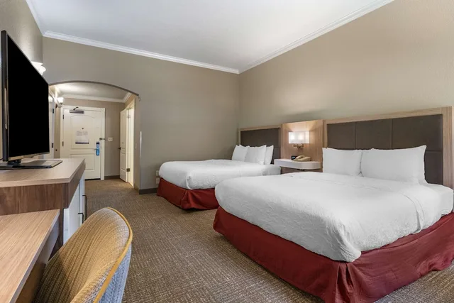 غرفة بسريرين كوين بشرفة لذوي الإعاقة، Hampton Inn Ukiah CA 2/3