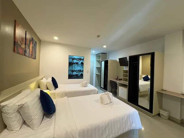 غرفة سوبيريور بإطلالة على البحر بشرفة، MODERN LIVING HOTEL 5/10