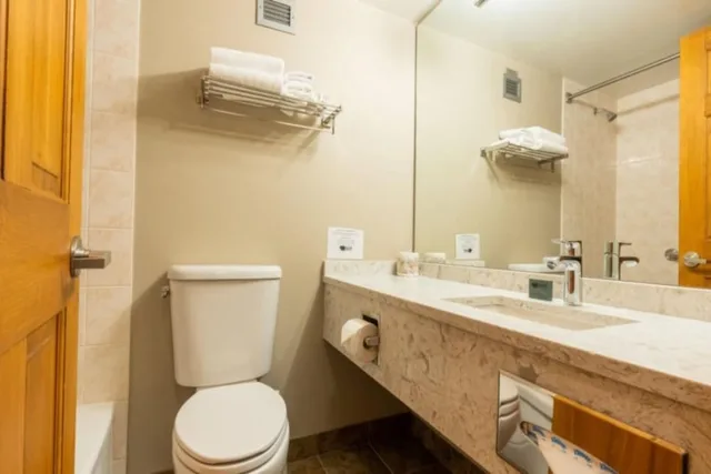1 Bedroom, Family Suite, 2 Queen Beds, Sofa, Nancy Greene's Cahilty Lodge 9/10