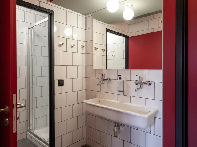 Female Dorm, Female Only, Single Bed، Eklo Toulouse Cartoucherie 2/2