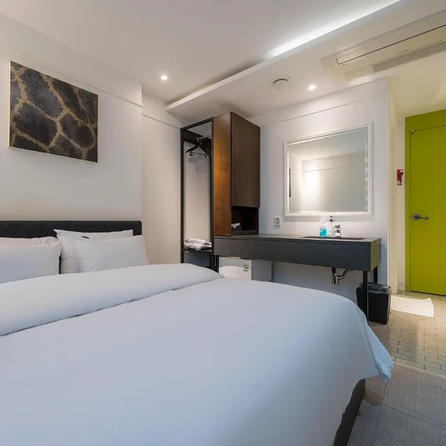 غرفة قياسية بسرير مزدوج، H Avenue Hotel 2/10
