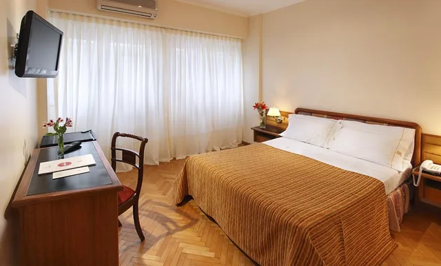 غرفة قياسية بسريرين منفصلين، Sheltown Hotel 2/3