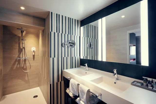 جناح جونيور بسرير مزدوج، Mercure Orange Centre 1/2