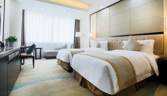 Hollywood, Twin Beds، Hundred Hotel 1/4