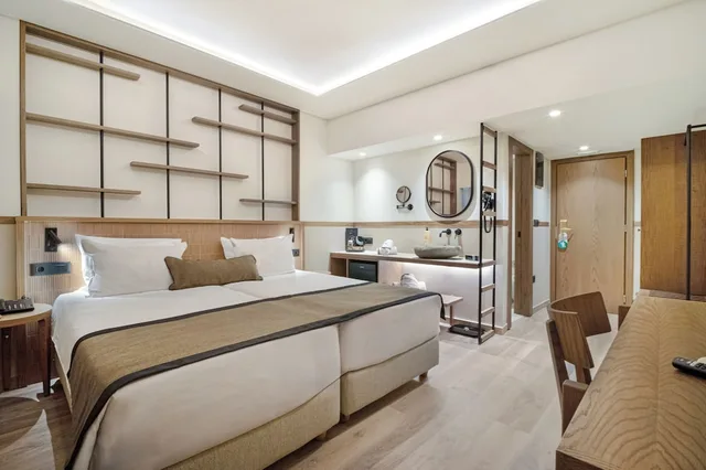 Superior, Double Bed, Street View، Capsis Astoria 5/10