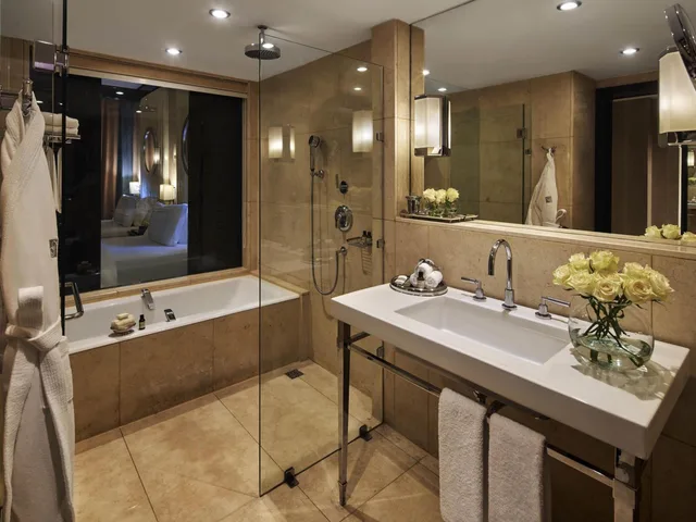 Fairmont Gold, King Bed, River View, Lounge Access، Fairmont Nile City Hotel 4/5