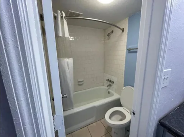 Standard, Single, King Bed, Budgetel Inn and Suites 2/2