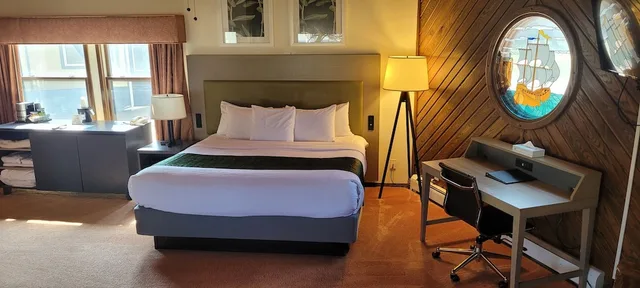 جناح بسرير كينج مع أريكة، Pictured Rocks Inn & Suites 2/9