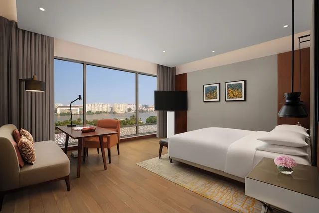 غرفة بسرير كينج بشرفة، GRAND HYATT KOCHI BOLGATTY 3/8
