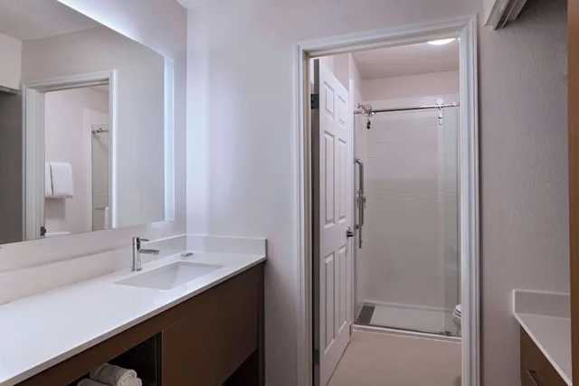 استوديو بسرير كينج مع أريكة، Residence Inn Houston The Woodlands / Lake Front Circle 3/7