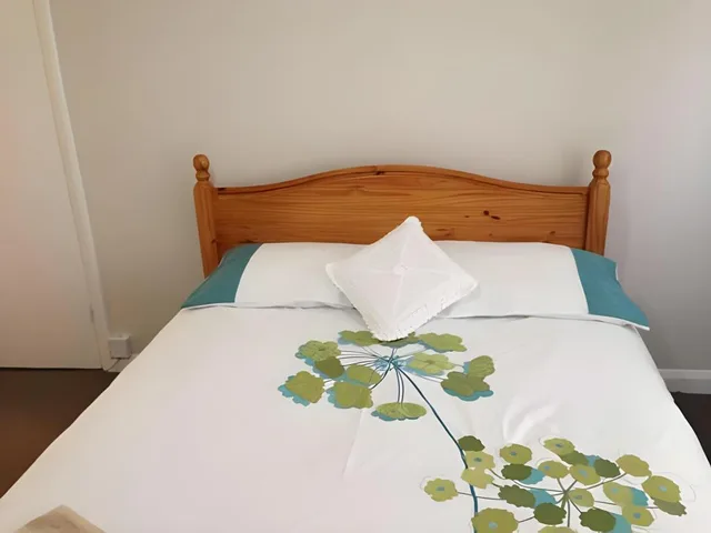 Basic, Single, Single Bed, Shared Bathroom, Apple House Guest House Heathrow Airport 1/3