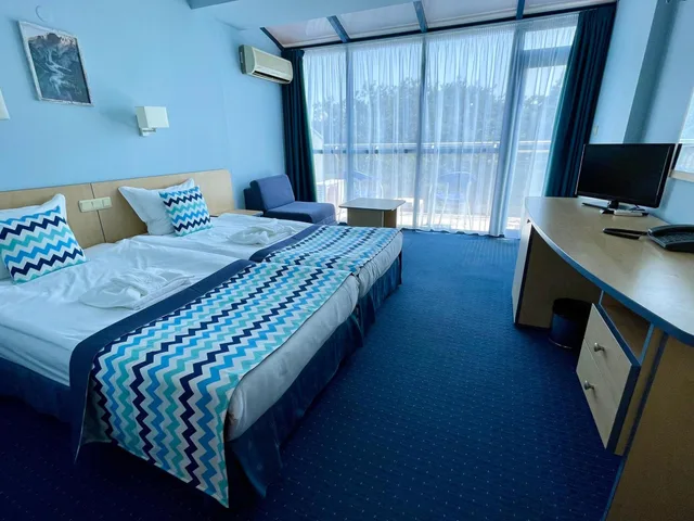 غرفة قياسية بسرير مزدوج أو سريرين منفصلين مع سرير إضافي، BSA Holiday park Hotel 5/10