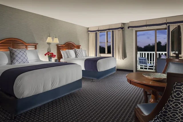 غرفة تقليدية بسريرين كوين، Hyannis Harbor Hotel 1/2