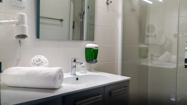 غرفة عائلية ثلاثية، Hotel the Originals Roscoff Armen Le Triton 7/8