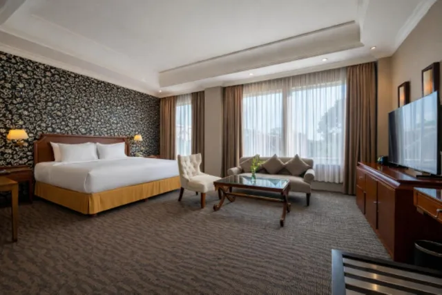 جناح جونيور بسرير كينج مع أريكة، Mirah Hotel 2/2