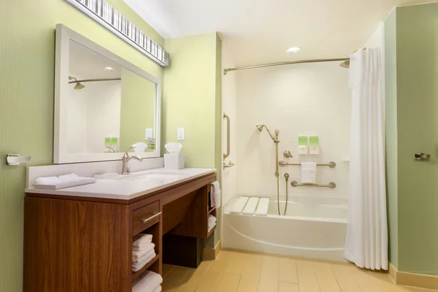 استوديو بسرير كينج لذوي الإعاقة، Home2 Suites by Hilton Fargo, ND 2/2