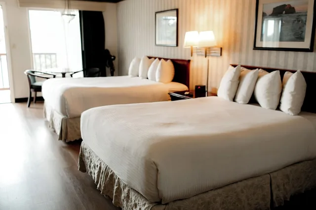 غرفة بسريرين كوين، Emerald Dolphin Inn 2/4
