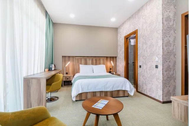 غرفة قياسية بسرير كوين، Best Western Tbilisi City Center 4/6