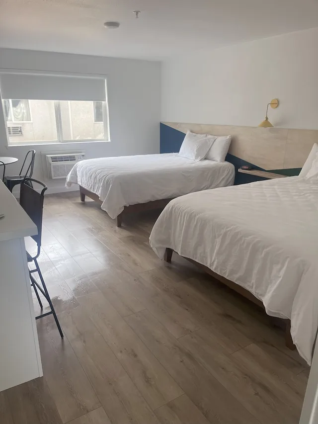 Standard, 2 Queen Beds, King Oscar Motel 1/10