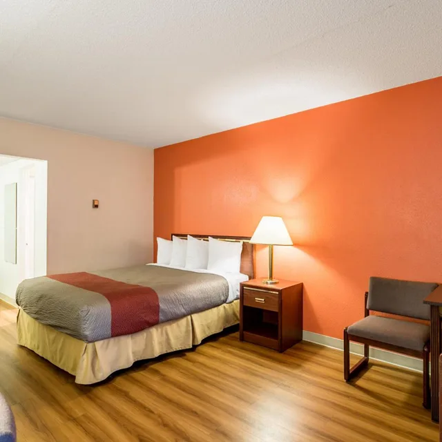 1 Queen Bed - Non-Smoking, Motel6 Butte, MT - Historic City Center 4/10