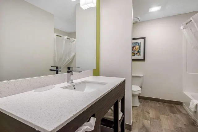 جناح بسرير كينج، Quality Inn Morgantown, WV 3/3