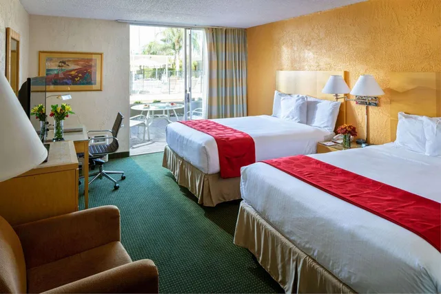 Deluxe, 2 Queen Beds, Ramada by Wyndham Tucson 4/4