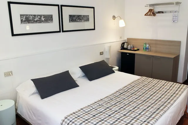 غرفة قياسية بسرير كوين، Hotel Bernina 1/10