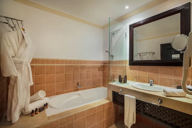 Superior, Double Bed, Pool View, Grand Mogador Agdal 4/7