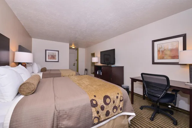 غرفة قياسية بسريرين كوين، Wyndham Tucson Airport & Conference Center 2/6