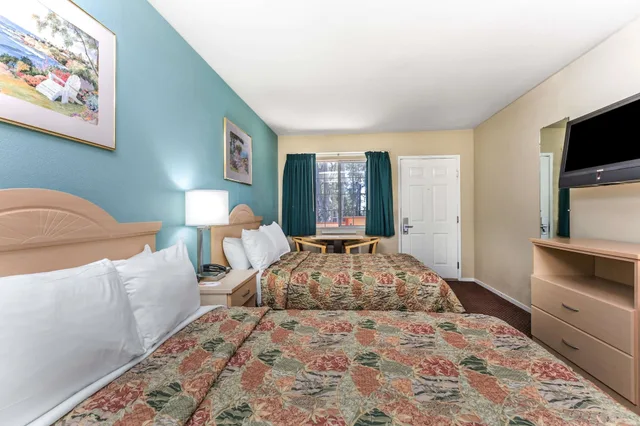 Business, 2 Queen Beds, Ocean View, Howard Johnson By Wyndham Santa Cruz Beach Boardwalk 5/7