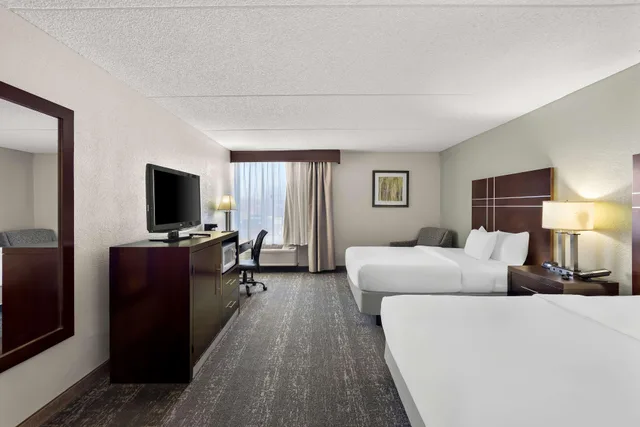 غرفة بسرير مزدوج لذوي الإعاقة، Best Western Luxbury Inn Fort Wayne 3/4