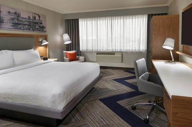 غرفة بسرير كينج، Four Points by Sheraton Windsor Downtown 1/4