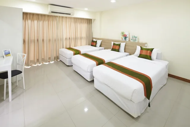 Super, Deluxe, 3 Beds, The Plimplace Hotel 3/5