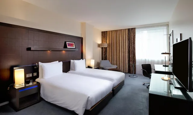 2 Bedrooms, Connecting, Family, 2 Double Beds, Hilton London Canary Wharf 8/10