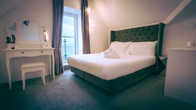 Room, Double Bed, Sea View, OYO Newquay Beach Hotel 2/5