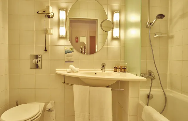 Palace of Parliament, Deluxe, Queen Bed, Parliament View, Sofa، Continental Forum Bucharest Hotel 4/4