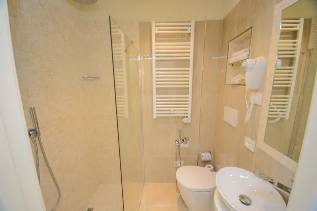 دوبلكس رومانسي بسرير كوين بإطلالة على البحيرة، Villa Garuti 2/2
