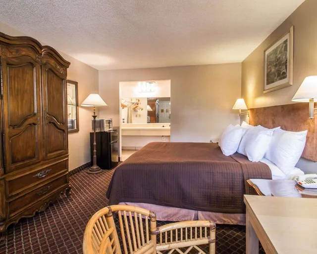 غرفة بسرير كينج لذوي الإعاقة، Rodeway Inn Apopka 5/5