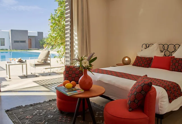 جناح بسرير كوين بإطلالة على المسبح بحمام خاص، Villa Jardins d'Isa 1/2